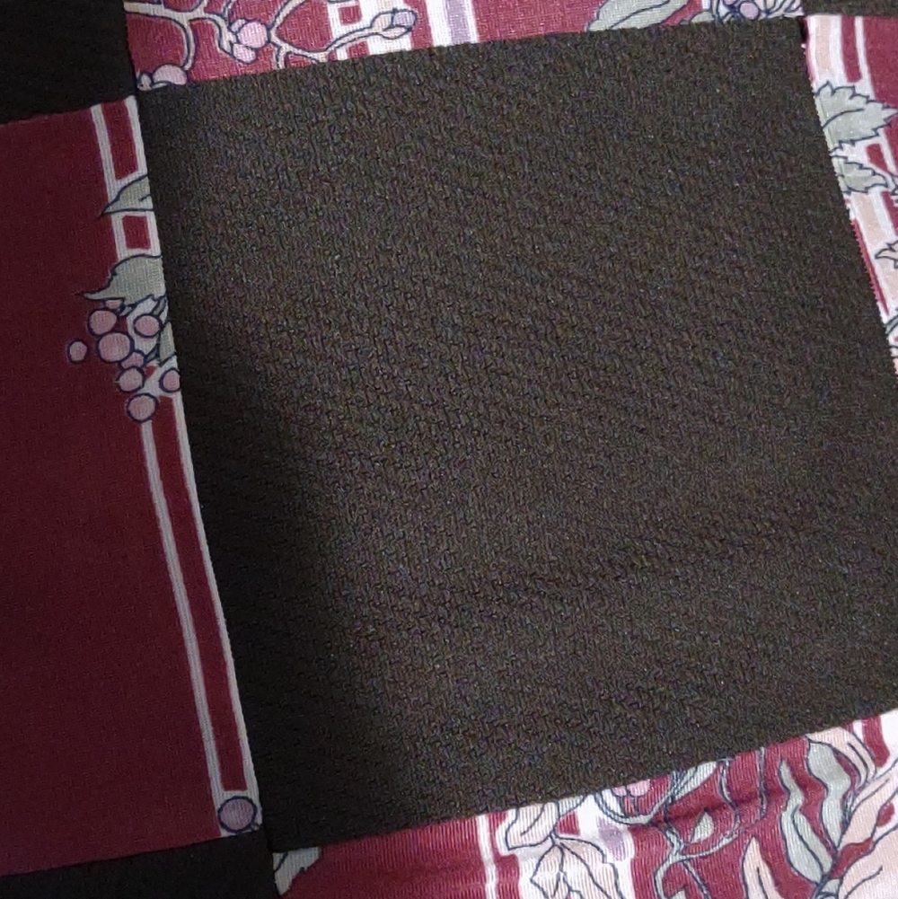 Vintage quilt size 104/86 inches - Picture 2 of 6